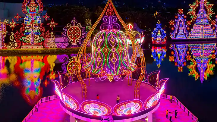 世界最大の屋外シャンデリア