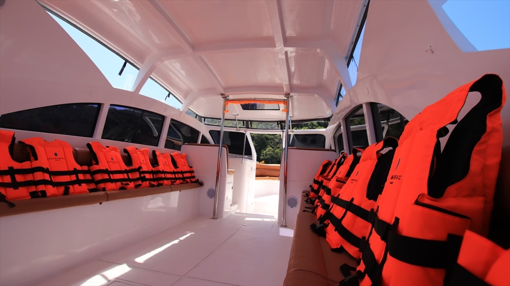 Coral Banana スピードボート