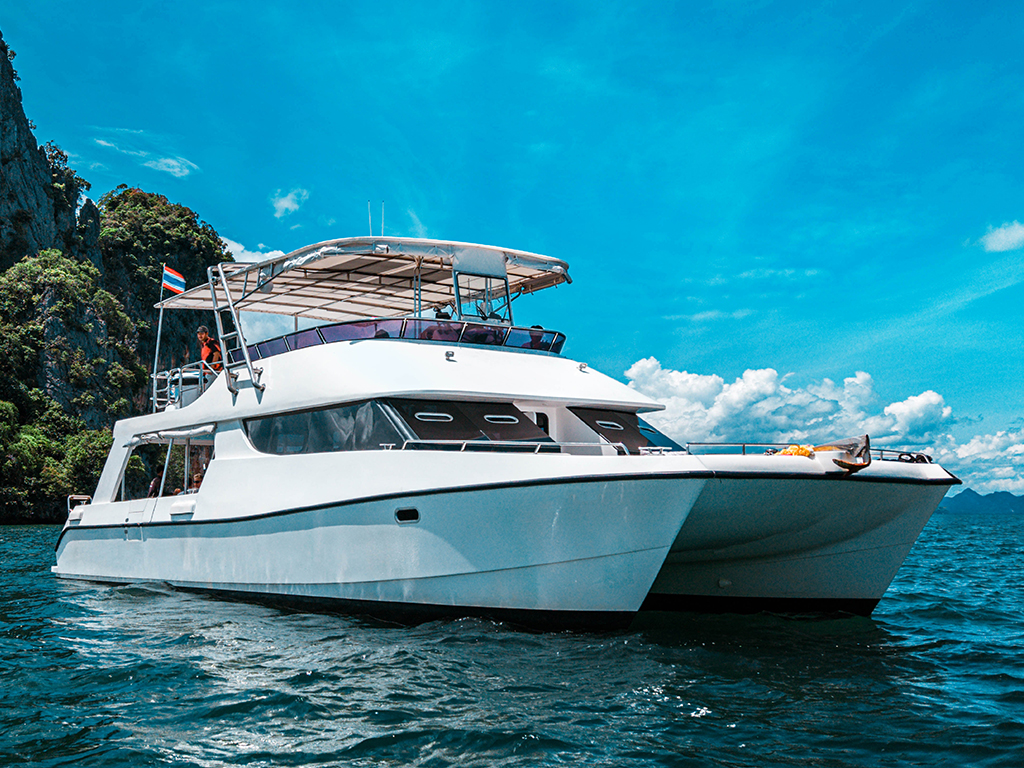 ラグジュアリーカタマラン・Flash No.7でゆくシミラン諸島ツアー