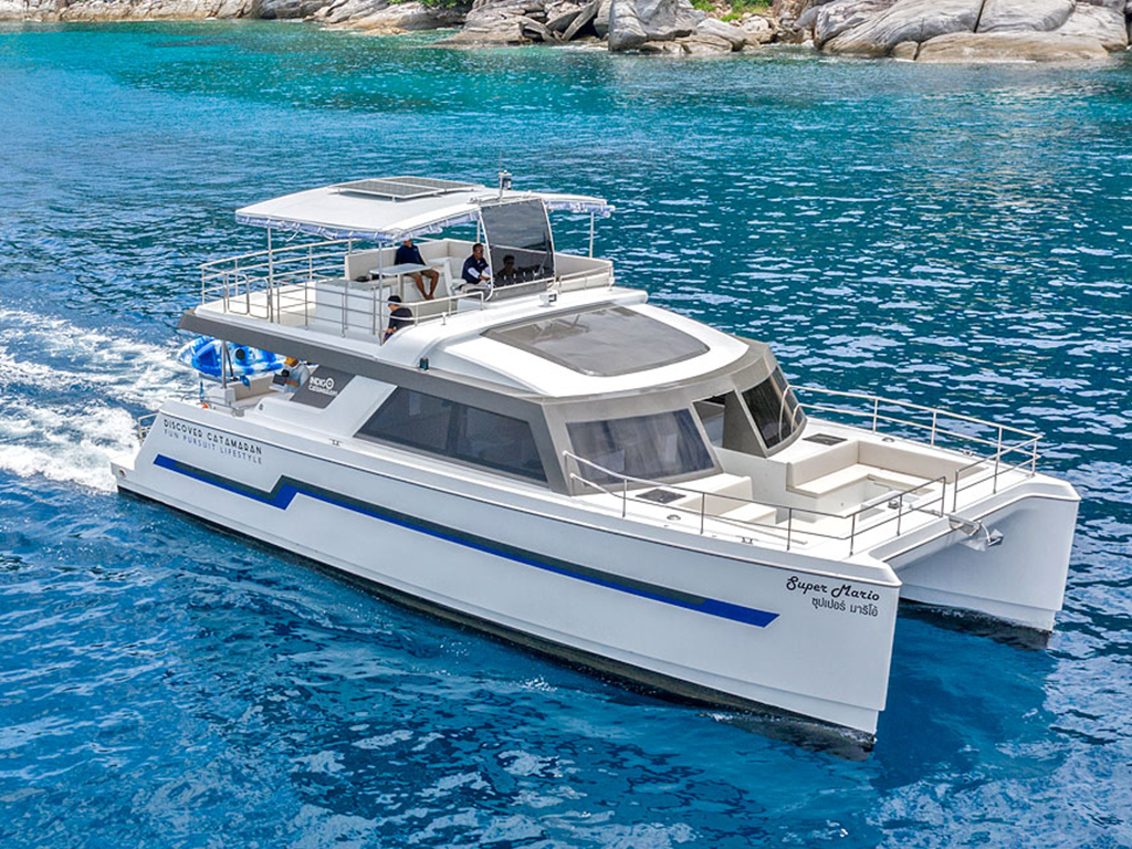 ラグジュアリーカタマラン・Flash No.7でゆくシミラン諸島ツアー