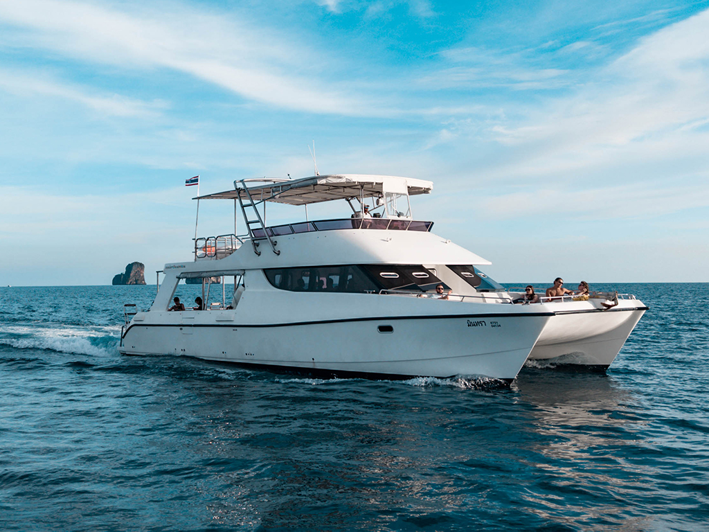 ラグジュアリーカタマラン・Dream Voyageでゆくシミラン諸島ツアー