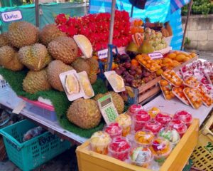 プーケット島内で見かけたフルーツの露店