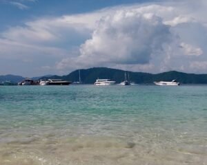 コーラル島 (ロングビーチ / 別名 Kahung Beach)