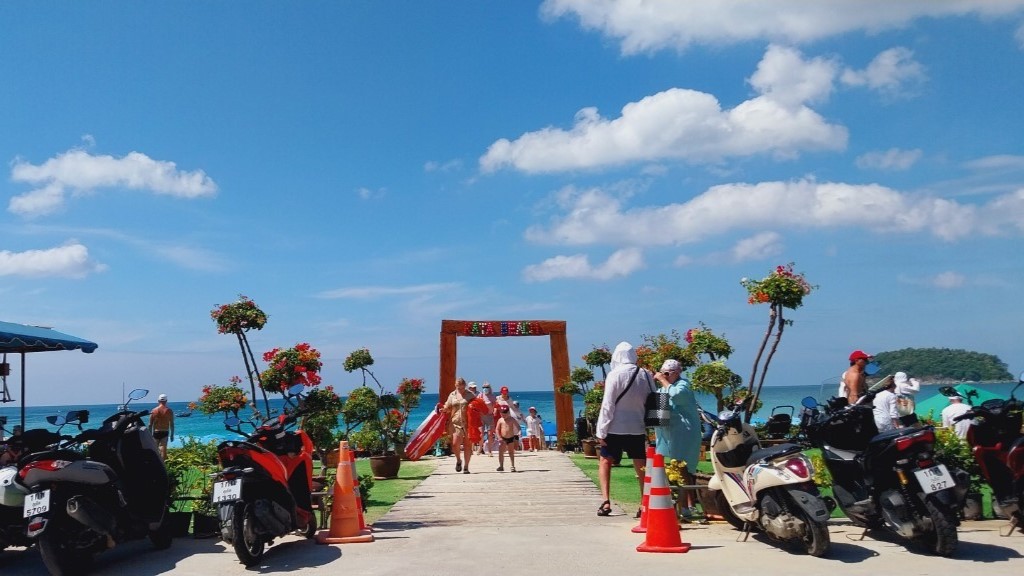 2024年12月18日・プーケット島・ カタビーチ の風景その2