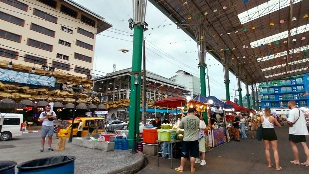 最近のプーケット島のパトンビーチ ・バンザーン市場 ( Banzaan Fresh Market )