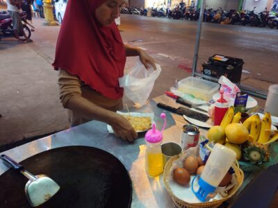 ただいま営業中!! パトンビーチにあるロティ（โรตี / ROTI）の屋台