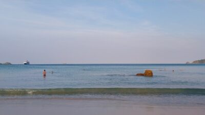 プーケット島・ パトンビーチ 朝方の風景